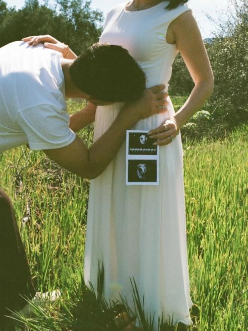 34-Летний Тейлор лотнер, известный по роли Джейкоба в Сумерках, и его супруга Тейлор доум ждут первенца. 01