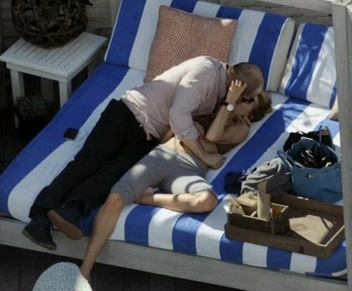 Почему стэтхэм и хантингтон - уайтли не спешат к алтарю спустя 16 лет? 01