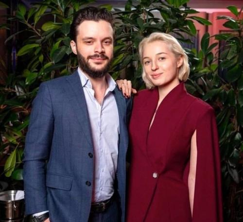 Главное - это любовь: дочь Волочковой рассказала о помолвке и показала кольцо. 01