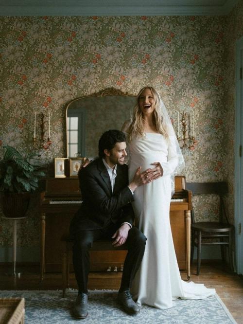 Актриса из сериала Дневники Вампира Кэндис аккола вместе с партнером Стивеном Крюгером официально вступили в брак. 06