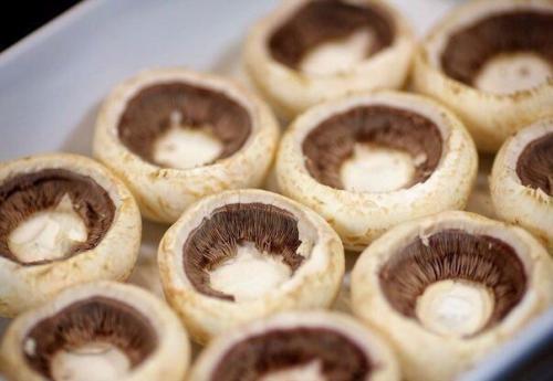 Отличная закуска.  Шампиньоны с курицей и сыром. 01 Отличная закуска.  Шампиньоны с курицей и сыром. 01