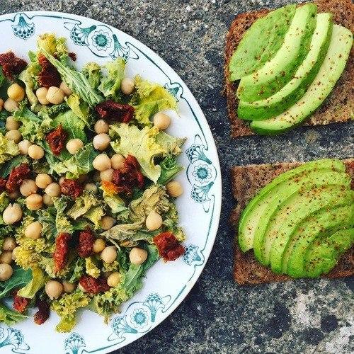 5 идей салатов для легкого ужина.