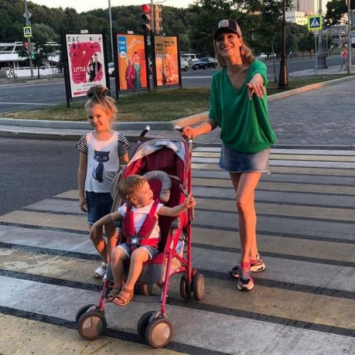 Актриса Елена подкаминская в третий раз мамой стала! 02