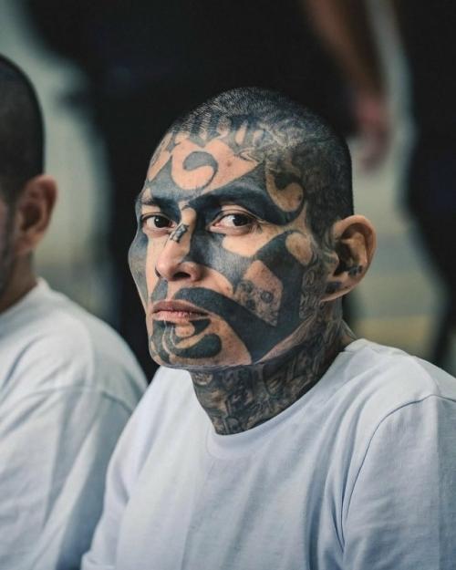 Исторический момент: сразу 486 участников банды MS - 13 одновременно предстали перед судом в одном зале. 01