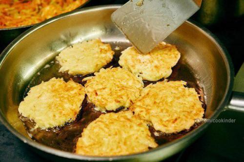 Драники.  Ингредиенты:  - Картофель 6 шт. 04