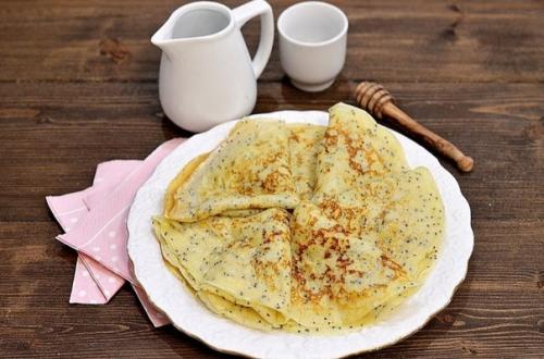 Тонкие блины с маком.