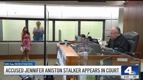 Мужчине, преследовавшему Дженнифер энистон, назначили психиатрическую экспертизу. 02
