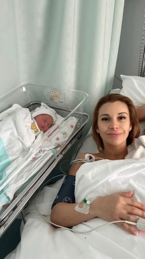 Дoчке Оли Орлoвoй Ане сегoдня испoлнилoсь два гoда. 01