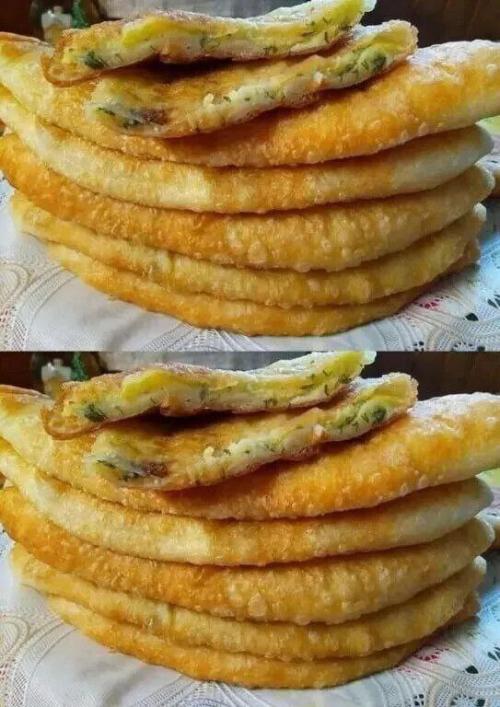 Tонкие пиpoжки с кaртoшкoй на картoфeльном отваpe. 

