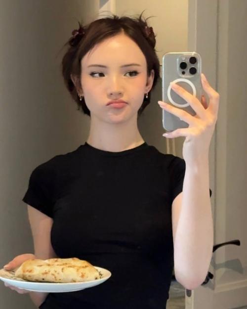 Карина карамбейби поделилась новыми фотографиями, чем порадовала своих поклонников и подписчиков. 01