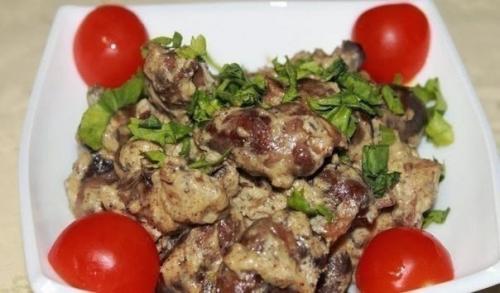 Куриные сердечки в соусе. Куриные сердечки в соусе.