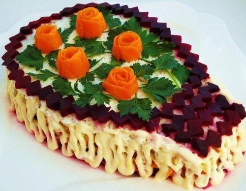 Салат Королевский.  Готовить слоями: