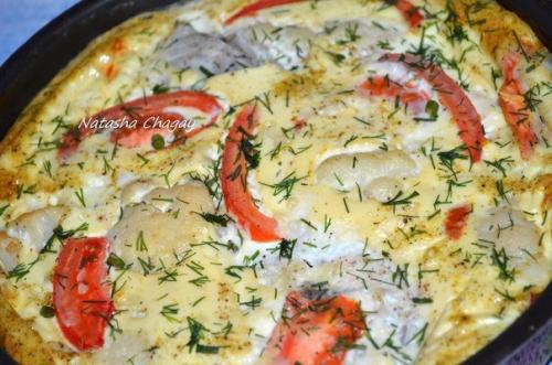 Треска с овощами в омлете.

