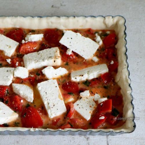 Пирог с помидорами и сыром фета. Пирог с томатами и сыром Фета.
