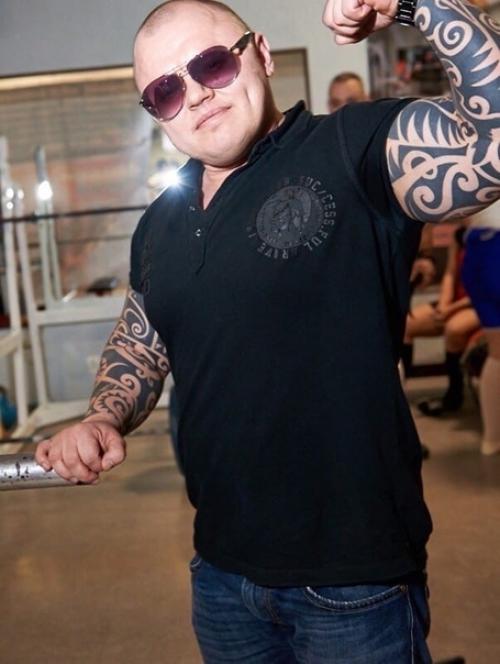 Это Анна тураева, и она 5 раз была чемпионкой мира по жиму лежа. 03