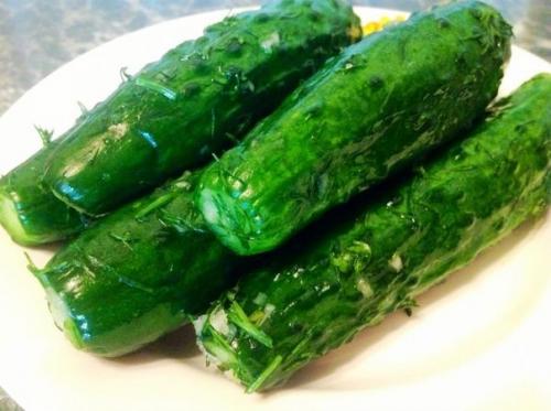 Малосольные огурцы.

Изумительная закуска к любому столу!  