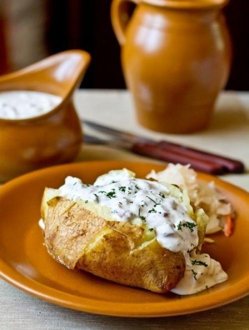 Печеный картофель с селедочным соусом. 05