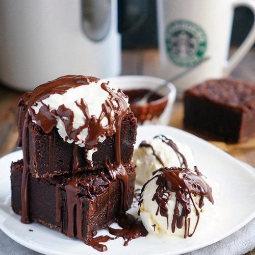 Очень шоколадный брауни.