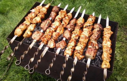 Смотрю я на это небо голубое и чистое, на теплую отличную погоду и вроде радостно очень даже!  