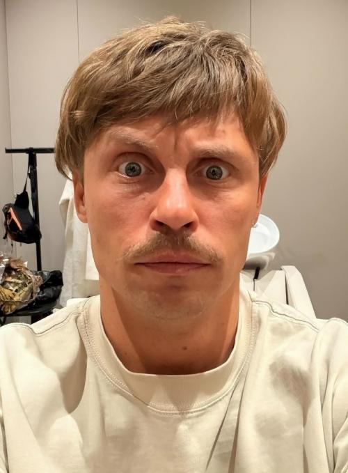 Александр Головин, известный кадет Макаров, делится семейным счастьем! 01