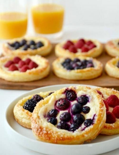 Быстрые тарталетки с творогом и ягодами. 04