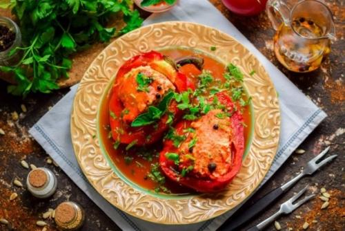 Фаршированный перец в томатном соусе. Фаршированный перец в томатном соусе.