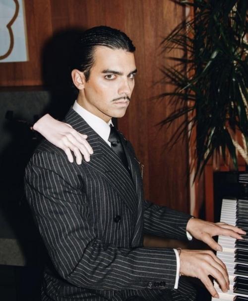 Современная семейка аддамс. 02