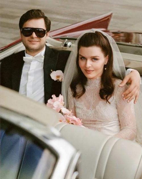 Тина канделаки, известная телеведущая и директор ТНТ, поделилась радостным событием в своей семье. 03