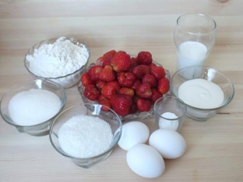 Заливной пирог с клубникой. 01