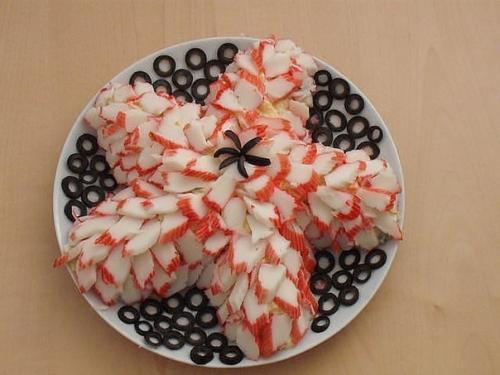 Салат из крабовых палочек.


