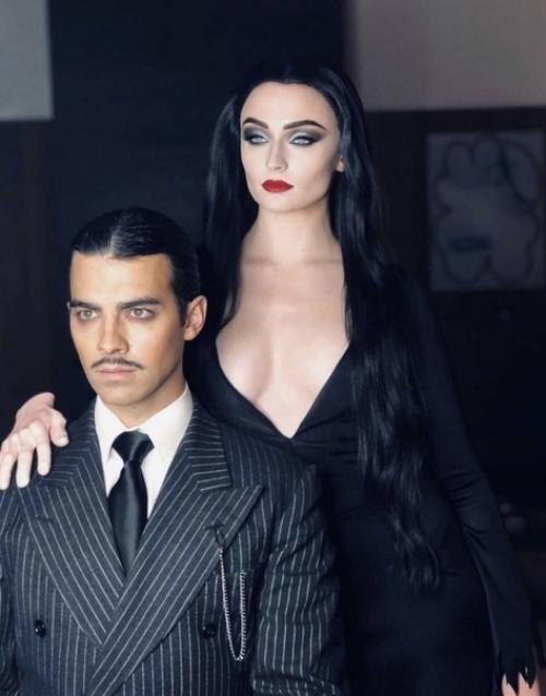 Современная семейка аддамс. 01