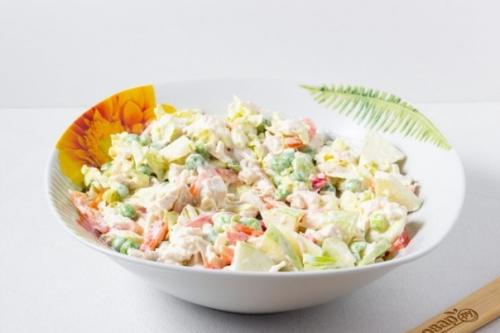 Салат с куриной грудкой и зеленым горошком. 02