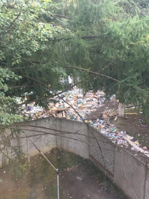 Данная ситуация около года продолжается. 02