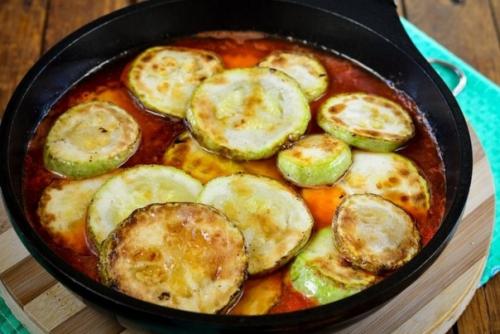 Кабачки тушеные в томате. 02
