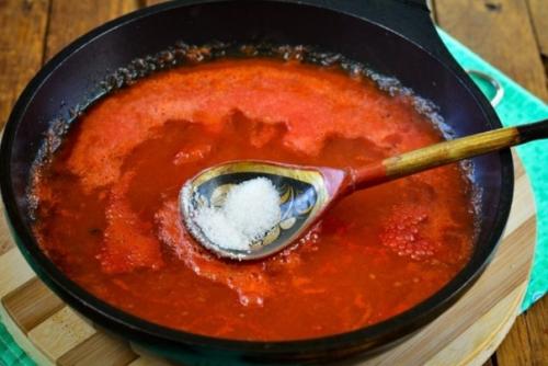 Кабачки тушеные в томате. 01