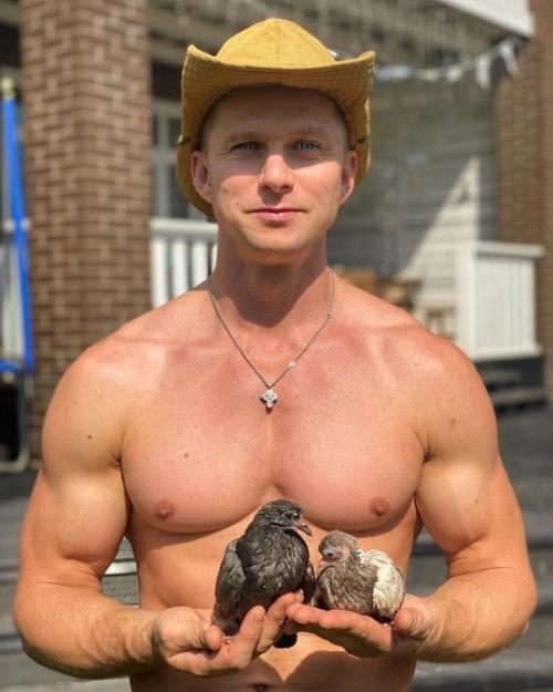 Роман курцын - живое доказательство того, что возраст - это всего лишь цифра. 01