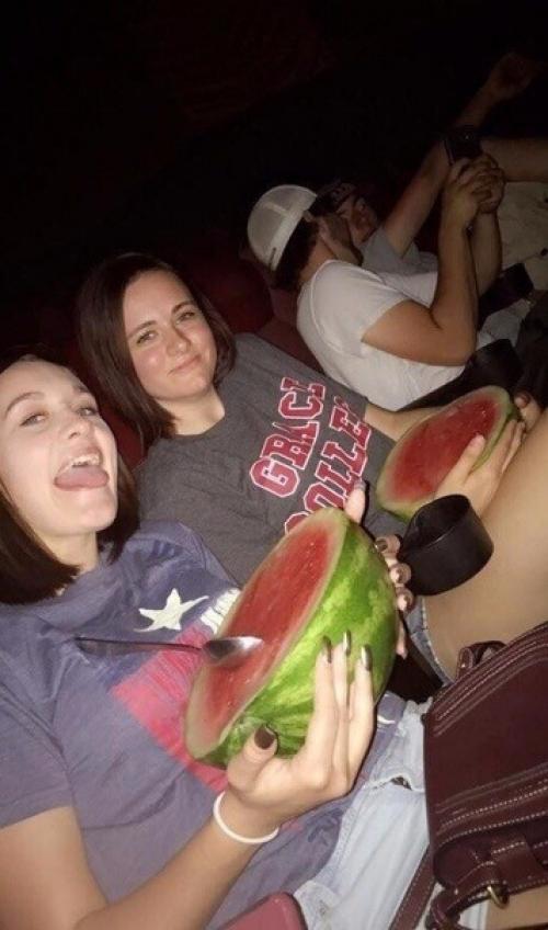 Лайфхак для девочек, как украсть арбуз. 02