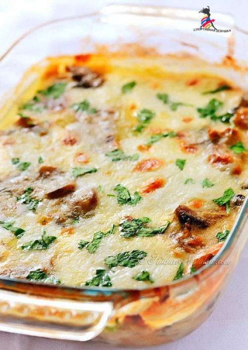Куриная запеканка с грибами и сыром: правильный ужин?