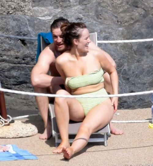 Жена Конора макгрегора в купальнике его поклонников огорчила. 02