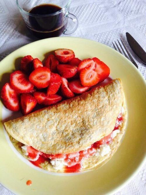 Овсяноблин.  С вечера залить геркулес молоком или водой, поставить в холодильник.  