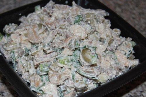 Сытный мясной салатик.