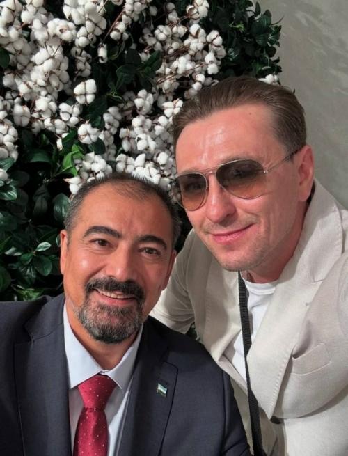 Белый и фара. 20.