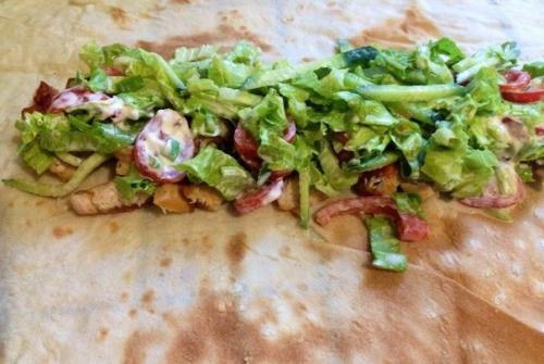 Летняя закусочка из лаваша и жаренной курочки? 02