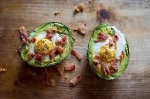 Яичница в авокадо?   Ингредиенты: 04