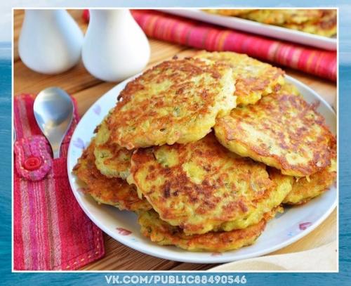 Очень вкусно.  Дранички с ветчиной, сыром и зеленью.