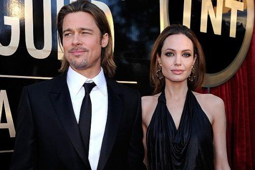 Однажды Анджелина Джоли подарила Брэду питту на 50-летие остров в форме сердца. 05