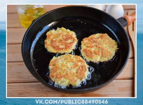 Очень вкусно.  Дранички с ветчиной, сыром и зеленью. 06