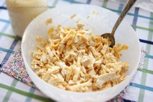 Салат с курицей и яичными блинчиками. 04 Салат с курицей и яичными блинчиками. 04