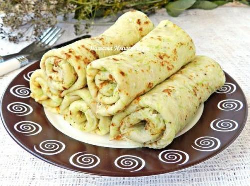 Кабачковые блинчики. 

Вкусные кабачковые блинчики можно на завтрак или на ужин приготовить.  