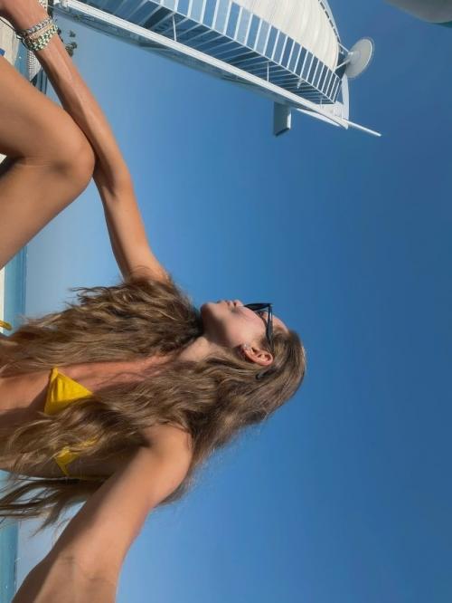 Дочь Дмитрия Маликова, заметно похудевшая, встревожила своих фанатов фотографиями в бикини. 01